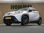 Toyota Aygo X 1.0 VVT-i MT JBL - ORIGINEEL NEDERLANDSE AUTO - JBL UITVOERING - ACHTERUITRIJCAMERA - APPLE CARPLAY/ANDROID AUTO - KEYLESS ENTRY/ START - PARKEERSENSOREN VOOR & ACHTER - TWO TONE LAK - NAVIGATIE - 18 INCH LICHT METALEN VELGEN MET MICHELIN BANDEN