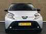 Toyota Aygo X 1.0 VVT-i MT JBL - ORIGINEEL NEDERLANDSE AUTO - JBL UITVOERING - ACHTERUITRIJCAMERA - APPLE CARPLAY/ANDROID AUTO - KEYLESS ENTRY/ START - PARKEERSENSOREN VOOR & ACHTER - TWO TONE LAK - NAVIGATIE - 18 INCH LICHT METALEN VELGEN MET MICHELIN BANDEN