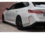 BMW M5 Touring | Chalk Individual | Ultimate Pack | Keramisch | Pano | Trekh | B&W | DA+