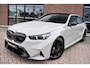 BMW M5 Touring | Chalk Individual | Ultimate Pack | Keramisch | Pano | Trekh | B&W | DA+
