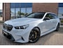 BMW M5 Touring Kreidegrau Ind. | Ultimate Pack | Keramisch | Pano | Trekh | B&W | DA+