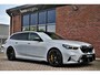 BMW M5 Touring Kreidegrau Ind. | Ultimate Pack | Keramisch | Pano | Trekh | B&W | DA+