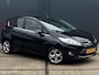 Ford Fiesta 1.6 Titanium 5 deurs - 2E EIGENAAR - ECC - CRUISE CONTROLE - LMV - PDC - EL. INKLAPBARE SPIEGELS - BLUETOOTH - NAP - NL AUTO - APK TM 20-04-2027 -