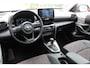 Toyota Yaris Cross 1.5 Hybrid Executive Bi-tone | Rijklaar | Panorama | Blind Spot | Head Up | JBL | Sensoren v+a | Stoelverw. | Apple/Android | Half-leder