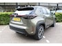 Toyota Yaris Cross 1.5 Hybrid Executive Bi-tone | Rijklaar | Panorama | Blind Spot | Head Up | JBL | Sensoren v+a | Stoelverw. | Apple/Android | Half-leder