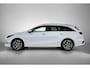 Kia Ceed 120pk ExecutiveLine | 1ste eigenaar | Glazen dak | Camera | Dodehoekdetectie | Electrische klep | Stuur/stoel/achterbank verwarming
