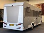 Dethleffs Trend 1 7057 INTERGRAAL AUTOMAAT | 2017 | Slechts 32.387 km | Euro 6 | Fiat Ducato onderstel | Zeer mooi en LUXE Camper ! KLEIN RIJBEWIJS ACHTERUITRIJCAMERA GARAGE HEFBED QUEENSIZE BED GROTE KOELKAST MET VRIES GEDEELTE ZEER MOOI !!!