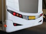 Dethleffs Trend 1 7057 INTERGRAAL AUTOMAAT | 2017 | Slechts 32.387 km | Euro 6 | Fiat Ducato onderstel | Zeer mooi en LUXE Camper ! KLEIN RIJBEWIJS ACHTERUITRIJCAMERA GARAGE HEFBED QUEENSIZE BED GROTE KOELKAST MET VRIES GEDEELTE ZEER MOOI !!!
