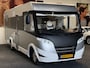 Dethleffs Trend 1 7057 INTERGRAAL AUTOMAAT | 2017 | Slechts 32.387 km | Euro 6 | Fiat Ducato onderstel | Zeer mooi en LUXE Camper ! KLEIN RIJBEWIJS ACHTERUITRIJCAMERA GARAGE HEFBED QUEENSIZE BED GROTE KOELKAST MET VRIES GEDEELTE ZEER MOOI !!!