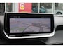Peugeot 2008 1.2 100PK ALLURE | ACHTERUITRIJ CAMERA | NAVIGATIE | DRAADLOZE APPLE CARPLAY/ANDROID AUTO | PARKEERSENSOREN VOOR + ACHTER | CRUISE CONTROL | DAB+ RADIO | CLIMATE CONTROL | 17" LICHTMETALEN VELGEN | UNIEKE KM STAND! |