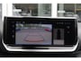 Peugeot 2008 1.2 100PK ALLURE | ACHTERUITRIJ CAMERA | NAVIGATIE | DRAADLOZE APPLE CARPLAY/ANDROID AUTO | PARKEERSENSOREN VOOR + ACHTER | CRUISE CONTROL | DAB+ RADIO | CLIMATE CONTROL | 17" LICHTMETALEN VELGEN | UNIEKE KM STAND! |
