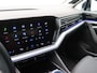 Volkswagen Touareg 3.0 TSi eHybrid 4MOTION Elegance 381PK DSG Panorama dak, Trekhaak, Luchtvering, Nachtzicht, Memorystoel, IQ Light, 21" Lmv, 360 Camera, Stoelverwarming v+a, Leder