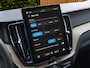 Volvo XC60 2.0 T8 Plug-in hybrid AWD Ultra Dark | Luchtvering | Trekhaak | 360 Cam | Pano | HUD | Harman/Kardon