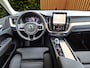 Volvo XC60 2.0 T8 Plug-in hybrid AWD Ultra Dark | Luchtvering | Trekhaak | 360 Cam | Pano | HUD | Harman/Kardon