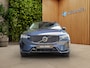 Volvo XC60 2.0 T8 Plug-in hybrid AWD Ultra Dark | Luchtvering | Trekhaak | 360 Cam | Pano | HUD | Harman/Kardon
