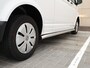 Volkswagen Transporter 2.0 TDI 110 pk L2H1 Business | Airco | Cruise control | Navigatie via App connect | Bijrijdersbank | RVS sidebars | Trekhaak | Betimmering |