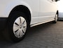 Volkswagen Transporter 2.0 TDI 110 pk L2H1 Business | Airco | Cruise control | Navigatie via App connect | Bijrijdersbank | RVS sidebars | Trekhaak | Betimmering |