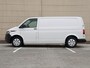 Volkswagen Transporter 2.0 TDI 110 pk L2H1 Business | Airco | Cruise control | Navigatie via App connect | Bijrijdersbank | RVS sidebars | Trekhaak | Betimmering |