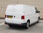 Volkswagen Transporter 2.0 TDI 110 pk L2H1 Business | Airco | Cruise control | Navigatie via App connect | Bijrijdersbank | RVS sidebars | Trekhaak | Betimmering |