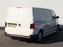Volkswagen Transporter 2.0 TDI 110 pk L2H1 Business | Airco | Cruise control | Navigatie via App connect | Bijrijdersbank | RVS sidebars | Trekhaak | Betimmering |