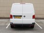 Volkswagen Transporter 2.0 TDI 110 pk L2H1 Business | Airco | Cruise control | Navigatie via App connect | Bijrijdersbank | RVS sidebars | Trekhaak | Betimmering |