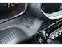Peugeot e-2008 EV Active Pack 50 kWh | Cruise control | Stoelverwarming | Parkeersensoren | Navigatie | Airco | Apple carplay/Android auto | Verkeersborddetectie | Hill-hold