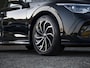 Volkswagen Golf Variant 1.5 eTSI R-Line Business+ | LED Matrix | Trekhaak wegklapbaar | Navi & App-connect | Camera | 3-zone Clima