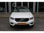 Volvo XC40 T4 211PK Automaat Recharge R-Design Expression | Adapt. Cruise | BLIS | Trekhaak | AppleCarplay | Keyless | PDC + Camera | Verw. Voorstoelen & Stuurwiel |