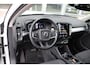 Volvo XC40 T4 211PK Automaat Recharge R-Design Expression | Adapt. Cruise | BLIS | Trekhaak | AppleCarplay | Keyless | PDC + Camera | Verw. Voorstoelen & Stuurwiel |