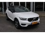 Volvo XC40 T4 211PK Automaat Recharge R-Design Expression | Adapt. Cruise | BLIS | Trekhaak | AppleCarplay | Keyless | PDC + Camera | Verw. Voorstoelen & Stuurwiel |