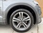 Volkswagen T-Roc 1.5 TSI Sport Business R-line Automaat | LED verlichting | Stoelverwarming | Achteruitrijcamera | Digitale cockpit | Apple CarPlay/Android Auto | Climate control | Cruise control adaptief | Parkeersensoren voor en achter
