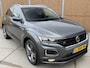 Volkswagen T-Roc 1.5 TSI Sport Business R-line Automaat | LED verlichting | Stoelverwarming | Achteruitrijcamera | Digitale cockpit | Apple CarPlay/Android Auto | Climate control | Cruise control adaptief | Parkeersensoren voor en achter
