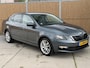 Skoda Octavia 1.0 TSI Greentech Business Edition Stoelverwarming | Half leer/stof | Climate control | Cruise control | Getint glas | DAB ontvanger | 17 inch lichtmetalen velgen | Navigatiesysteem | Apple CarPlay/Android Auto | Parkeersensoren achter