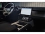 Land Rover Defender 110 2.0 P300e 110 X-Sport SE / Head Up / Koelbox / Memory / Meridian / 360 Camera / Open Pano / 23 Inch
