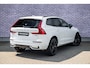 Volvo XC60 2.0 T6 Plug-in hybrid AWD Ultra Black Edition | Panoramadak | Luchtvering | Trekhaak | Head-Up Display | 360 Graden Camera | Harman Kardon Audio | Sportstoelen | Lichtmetalen Velgen 21 inch | Elektrische Achterklep | Parkeersensoren