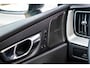 Volvo XC60 2.0 T6 Plug-in hybrid AWD Ultra Black Edition | Panoramadak | Luchtvering | Trekhaak | Head-Up Display | 360 Graden Camera | Harman Kardon Audio | Sportstoelen | Lichtmetalen Velgen 21 inch | Elektrische Achterklep | Parkeersensoren