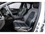 Volvo XC60 2.0 T6 Plug-in hybrid AWD Ultra Black Edition | Panoramadak | Luchtvering | Trekhaak | Head-Up Display | 360 Graden Camera | Harman Kardon Audio | Sportstoelen | Lichtmetalen Velgen 21 inch | Elektrische Achterklep | Parkeersensoren