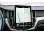 Volvo XC60 2.0 T6 Plug-in hybrid AWD Ultra Black Edition | Panoramadak | Luchtvering | Trekhaak | Head-Up Display | 360 Graden Camera | Harman Kardon Audio | Sportstoelen | Lichtmetalen Velgen 21 inch | Elektrische Achterklep | Parkeersensoren
