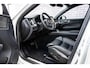 Volvo XC60 2.0 T6 Plug-in hybrid AWD Ultra Black Edition | Panoramadak | Luchtvering | Trekhaak | Head-Up Display | 360 Graden Camera | Harman Kardon Audio | Sportstoelen | Lichtmetalen Velgen 21 inch | Elektrische Achterklep | Parkeersensoren