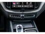 Volvo XC60 2.0 T6 Plug-in hybrid AWD Ultra Black Edition | Panoramadak | Luchtvering | Trekhaak | Head-Up Display | 360 Graden Camera | Harman Kardon Audio | Sportstoelen | Lichtmetalen Velgen 21 inch | Elektrische Achterklep | Parkeersensoren