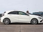 Mercedes-Benz A-klasse 180 d AMG White Art Edition Panoramadak Camera LED Stoelverwarming Sfeerverlichting Apple CarPlay/Android Auto Dealeronderhouden