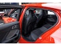 BMW 1-Serie 120 | M Sport Pro | Rosso Corsa Individual | Panoramadak | Harman Kardon | Driving Assistant Plus | Head-Up Display | 19" LM Velgen | M Compound Remsysteem | Elektrisch verstelbare Voorstoelen |