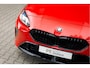 BMW 1-Serie 120 | M Sport Pro | Rosso Corsa Individual | Panoramadak | Harman Kardon | Driving Assistant Plus | Head-Up Display | 19" LM Velgen | M Compound Remsysteem | Elektrisch verstelbare Voorstoelen |