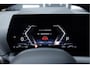 BMW 1-Serie 120 | M Sport Pro | Rosso Corsa Individual | Panoramadak | Harman Kardon | Driving Assistant Plus | Head-Up Display | 19" LM Velgen | M Compound Remsysteem | Elektrisch verstelbare Voorstoelen |