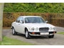 Jaguar XJ 4.2 | origineel 98.000 km | Tudor White on Red