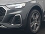 Audi Q5 50 TFSI e S Line PHEV 300pk Dealer O.H | Trekhaak Af Fabriek | Head Up | Camera | Alcantara Sportstoelen Verwarmd | Apple Carplay | Keyless | Navigatie | Cruise Control | Virtual | DAB | 20" L.M | Plug In Hybrid |