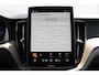 Volvo XC60 T6 350PK Automaat Plug-in hybrid AWD Plus Dark Google infotainment / Semi elektrisch wegklapbare trekhaak / Elektrisch bedienbare voorstoelen met geheugen / All seasonbanden