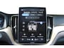 Volvo XC60 T6 350PK Automaat Plug-in hybrid AWD Plus Dark Google infotainment / Semi elektrisch wegklapbare trekhaak / Elektrisch bedienbare voorstoelen met geheugen / All seasonbanden