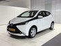 Toyota Aygo 1.0 VVT-i x-play Dealer onderhouden , All season banden, Airco