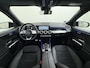 Mercedes-Benz GLB 200 AMG Line Premium 7-persoons | Trekhaak Wegklapbaar | Panorama - Schuifdak | Sfeerverlichting | Keyless Entry | Klasse 3 Alarm |